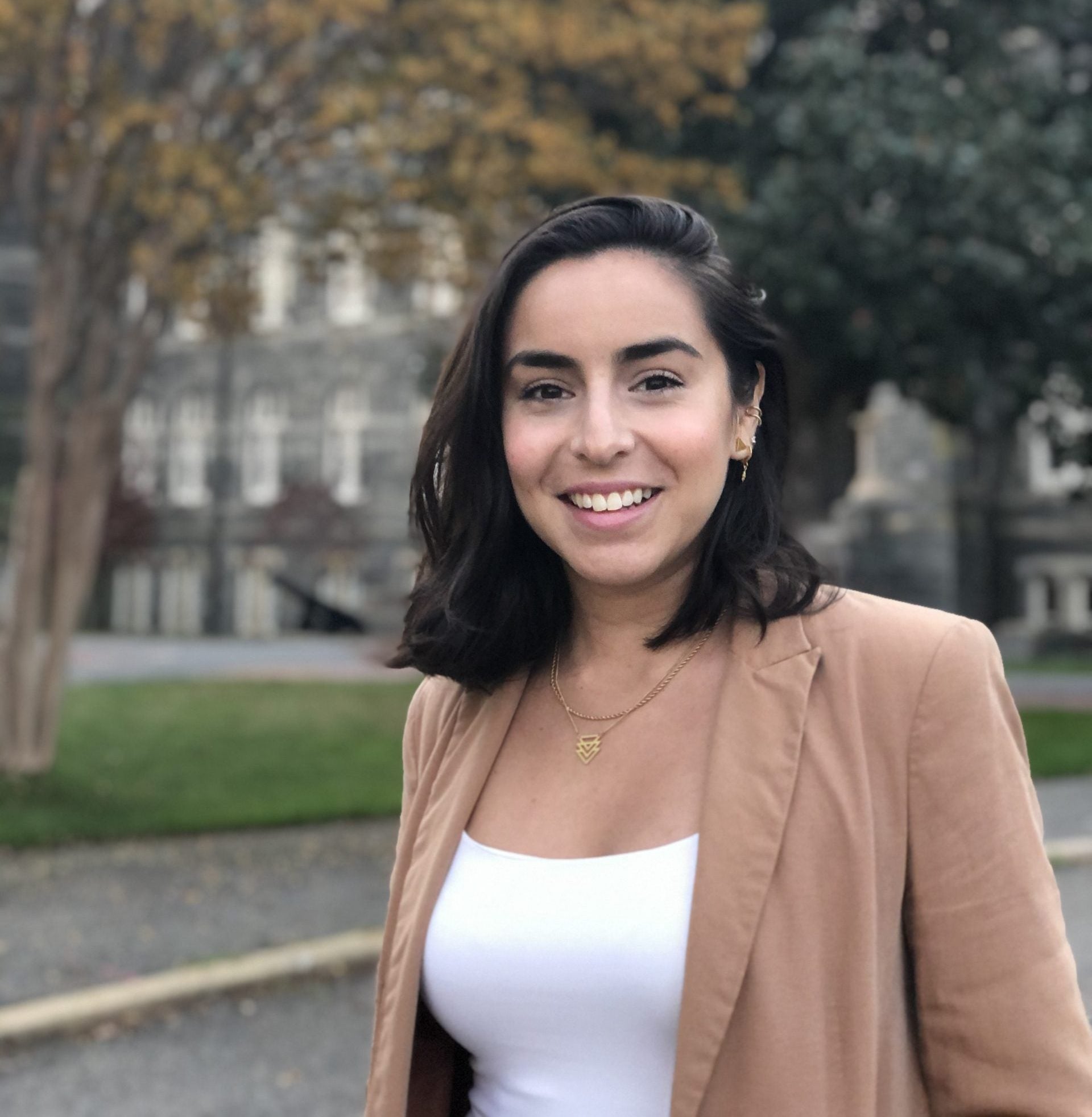 Headshot of Fernanda Estrada